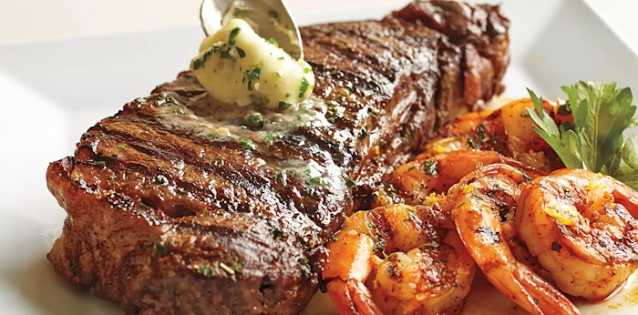 Zera Marez - Surf & Turf: Carne asada con camarones al tequila